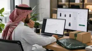 مشهد واقعي مرتبط بموضوع SEO والتحويل في المتجر: كيف لا تكسب زيارات تخسر الطلبات؟ من نسر المتاجر
